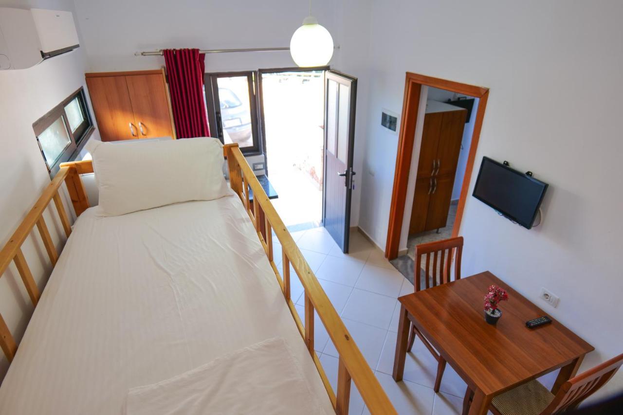 Guest House Gerard Ksamil Exterior foto